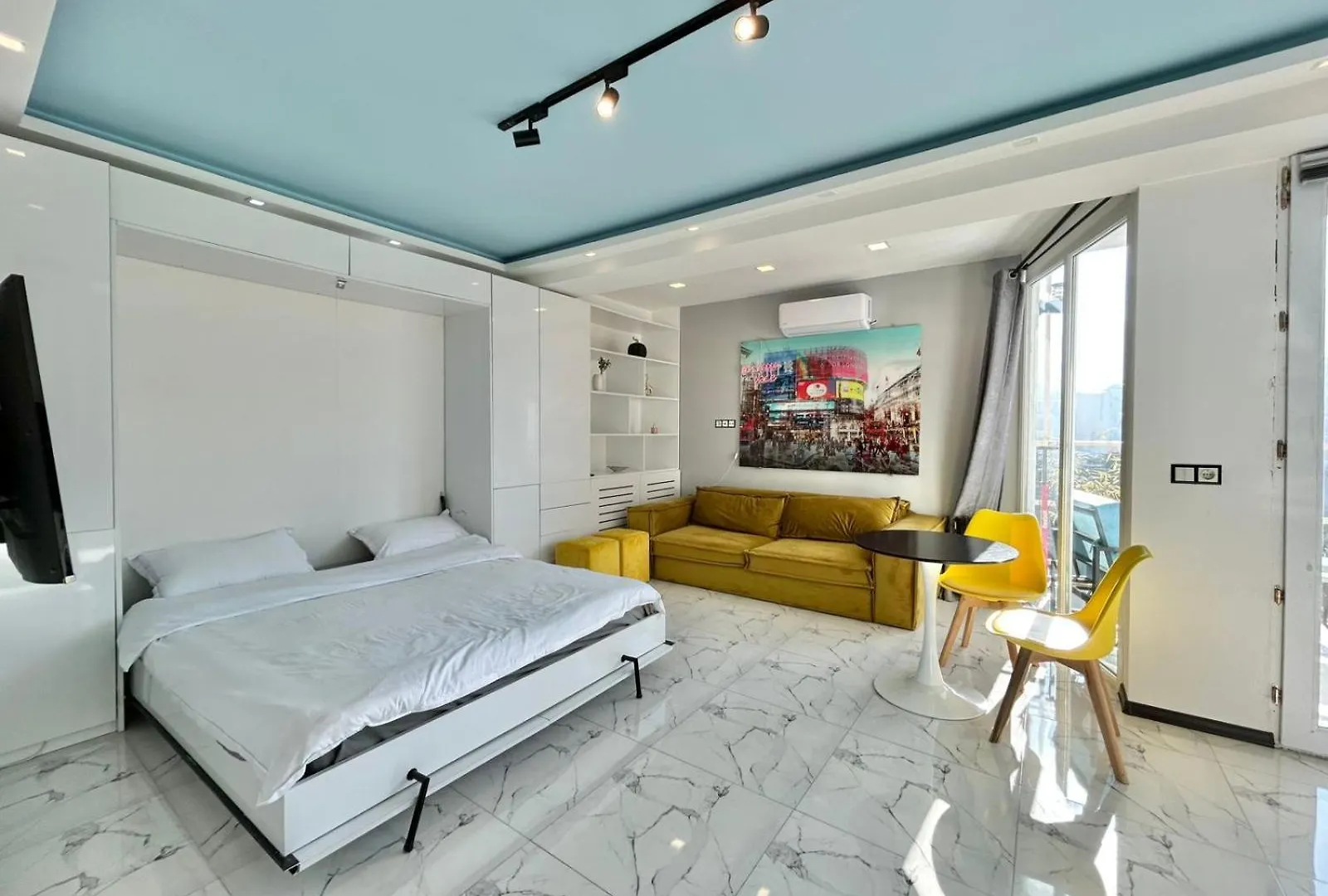 City Center Apartment -Between Herous Square And Holiday Inn Tbilisi 0*,  Georgia